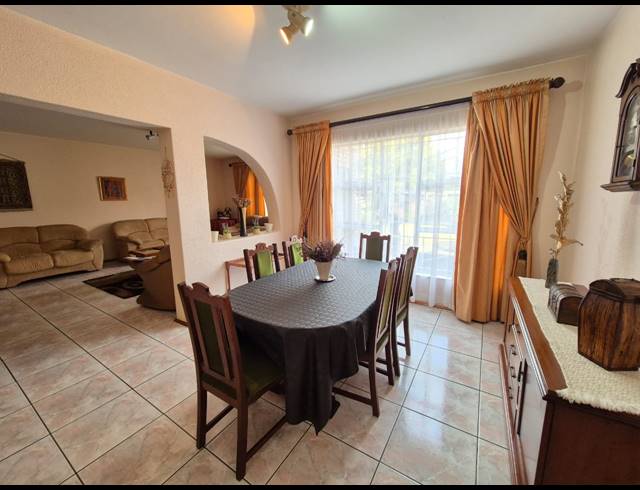 4 BEDROOM HOUSE FOR SALE IN VANDERBIJLPARK SE 3